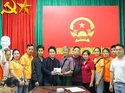 Ca sĩ Tùng Dương, nhạc sĩ Tăng Duy Tân hỗ trợ nạn nhân vụ cháy chung cư mini