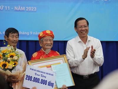 Trao Giải thưởng Trần Văn Giàu cho nhà nghiên cứu Nguyễn Đình Tư