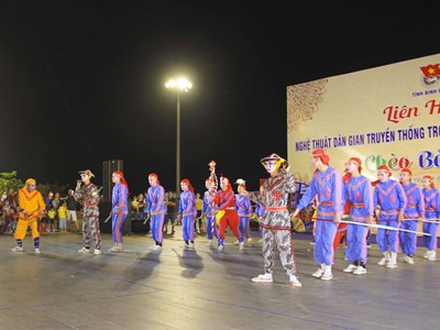 Khi người trẻ bảo tồn nghệ thuật Chèo Bả trạo