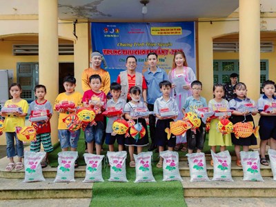 Đoàn nghệ sĩ phối hợp tổ chức chương trình thiện nguyện “Trung thu cho em” tại tỉnh Tiền Giang