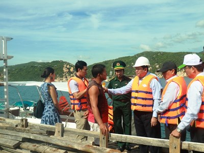 Ninh Thuận: Kiểm tra, xử lý hoạt động du lịch “chui” trên vịnh Vĩnh Hy