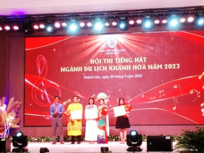 Trao thưởng Hội thi “Tiếng hát ngành Du lịch Khánh Hòa”
