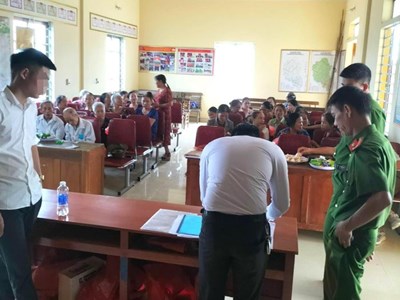 Bán hàng giá cao dưới hình thức tặng quà tri ân