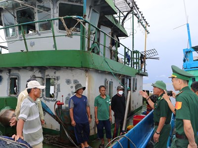 Quảng Ngãi kêu gọi tàu thuyền khẩn trương vào nơi neo trú an toàn