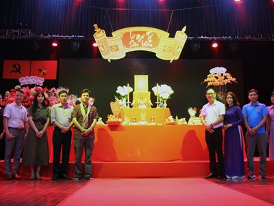 Sinh viên Trường ĐH Văn hóa TP.HCM dâng hương tri ân Tổ nghiệp ngành Sân khấu