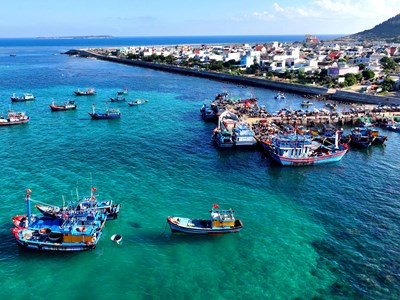 Bình minh trên Cảng cá Lý Sơn