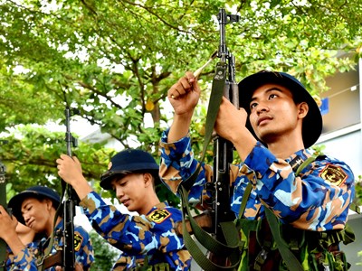 Tổ quốc bên bờ sóng