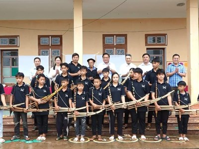 Lớp học khèn Mông trên đỉnh Tà Chử