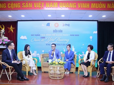 Kỹ năng gia đình trẻ hạnh phúc: “Chạm” để yêu thương