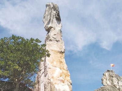 Thanh Hóa cần có ngay phương án bảo vệ thắng cảnh hòn Vọng Phu