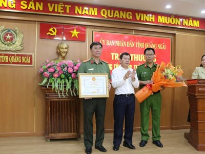 Thưởng nóng Công an Quảng Ngãi vụ nổ súng khiến hai nữ lao công bị thương