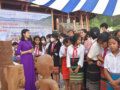 Trưng bày di sản văn hóa của đồng bào dân tộc thiểu số huyện A Lưới