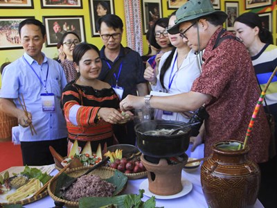 Hút khách bằng ẩm thực của người Bana Kriem