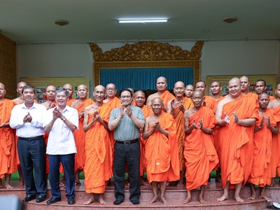 Thủ tướng chúc mừng lễ Sene Dolta của đồng bào Khmer