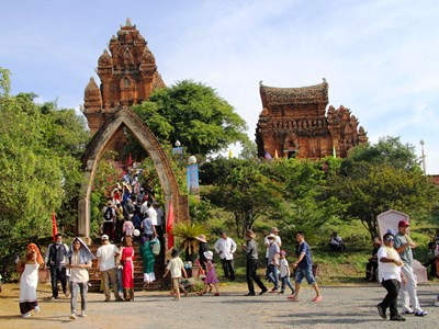Lễ hội Katê Ninh Thuận: Níu chân du khách