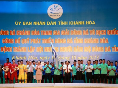 Gần 8 tỉ đồng đóng góp cho Quỹ Phát triển bóng đá tỉnh Khánh Hòa