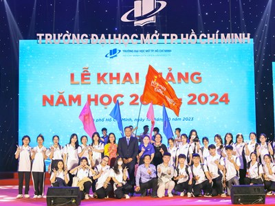 Hiệu trưởng Trường ĐH Mở TP.HCM xin lỗi sinh viên và phụ huynh vì gặp khó khăn trong việc tìm kiếm địa điểm học tập