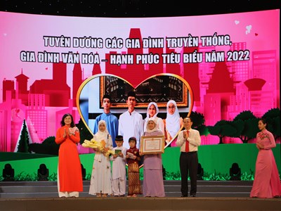 Xây dựng “Bộ tiêu chí xây dựng gia đình hạnh phúc" bằng 5 ngôn ngữ