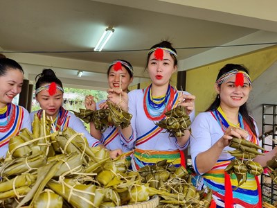 Hương vị bánh lá đót của đồng bào Cor Quảng Ngãi