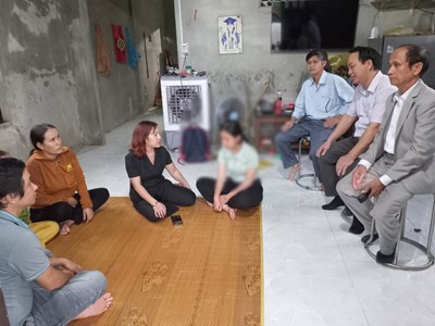 Làm rõ vụ việc nữ sinh lớp 7 bị đánh hội đồng