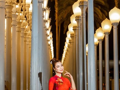 NTK Đỗ Trịnh Hoài Nam đưa hoa sen, vịnh Hạ Long vào BST “Non nước”