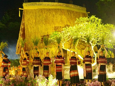 Đặc sắc chương trình nghệ thuật thời trang thổ cẩm “Gia Lai ơi”