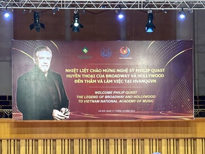 Huyền thoại nhạc kịch thế giới Philip Quast truyền cảm hứng tới sinh viên