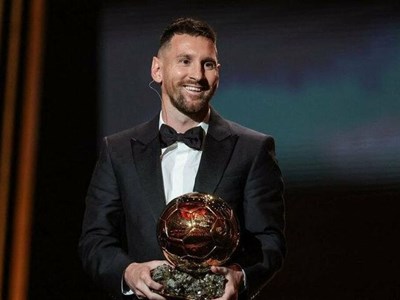 Messi lần thứ tám đoạt Quả bóng vàng