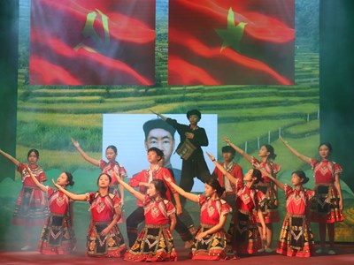 Hội thi thiếu nhi kể chuyện 'Huyền thoại Điện Biên'