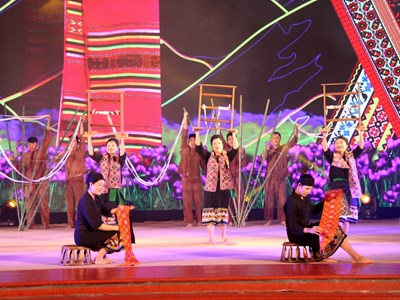 Lung linh sắc màu văn hóa nơi phên dậu của Tổ quốc