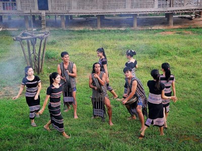 Người nghệ nhân truyền cảm hứng cho thế hệ trẻ về âm nhạc truyền thống đồng bào Hrê