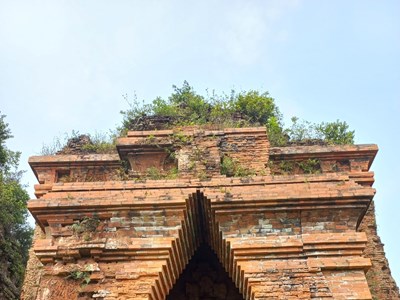 Tình trạng tháp Chăm Khương Mỹ bị “muối hóa” sau gần nửa năm trùng tu: Hiện tượng khách quan và khó xử lý triệt để?