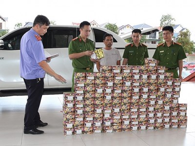 Triệt phá đường dây buôn bán gần 4 tạ pháo nổ từ nước ngoài về