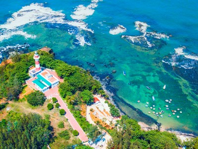 Mũi Ba Làng An “hút hồn” du khách với vách đá trầm tích núi lửa