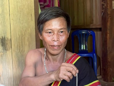 Học gói bánh ốc cùng đồng bào Ca Dong ở Quảng Nam