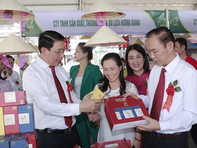 200 gian hàng trưng bày và giới thiệu sản phẩm nông sản, thực phẩm tỉnh Thanh Hóa