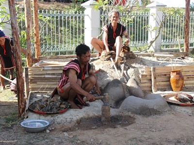 Phát triển nghề rèn vùng đồng bào các DTTS Tây Nguyên