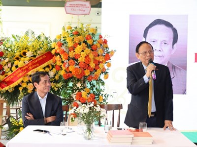 "Hoa đời mùa sau", cảm một hồn thơ tươi mới của nhà thơ, nhà báo Nguyễn Hồng Vinh