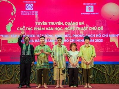 Vở kịch “Cuộc hành trình tìm bức chân dung” mở màn đợt diễn quảng bá tác phẩm VHNT học tập và làm theo Bác