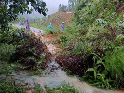 Mưa lớn, hơn 20 nghìn học sinh miền núi Quảng Ngãi được nghỉ học