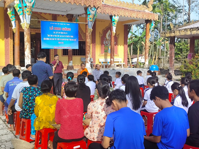 Truyền dạy văn hóa dân tộc Mông và dân tộc Dao