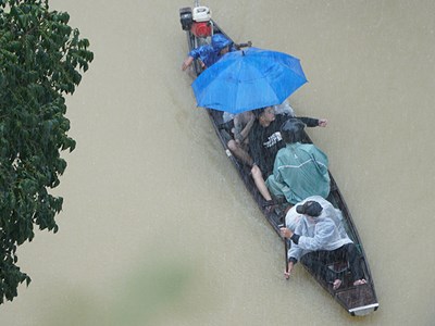 Sông Hương vượt báo động 3, nhiều địa phương ở Huế ngập chìm trong lũ