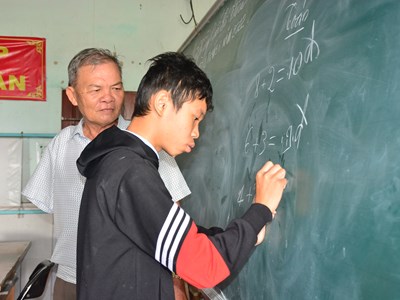 Quảng Ngãi: Lớp học “ đặt biệt” của những thầy, cô giáo nghỉ hưu