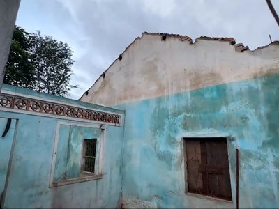 Quảng Ngãi: Thăm hỏi, hỗ trợ kịp thời cho gia đình có nhà bị sập do mưa lũ, gió lốc