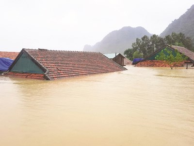Tập trung ứng phó, khắc phục hậu quả mưa lũ tại miền Trung