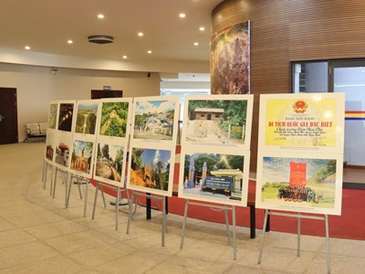 Triển lãm 180 bức ảnh về điểm hẹn Điện Biên Phủ