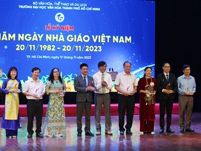 Trường ĐH Văn hóa TP.HCM đón nhận Giấy chứng nhận kiểm định chất lượng giáo dục