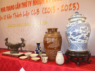 Hiến tặng cổ vật đấu giá cho Bảo tàng tỉnh Khánh Hòa