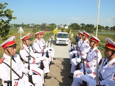 Truy tặng Huy hiệu “Tuổi trẻ dũng cảm” cho Đại úy công an hy sinh khi làm nhiệm vụ
