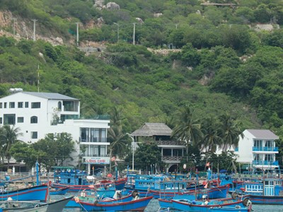 Ninh Thuận: “Điểm mặt” loạt khách sạn, hometay, nhà hàng nổi sai phạm ở Vĩnh Hy